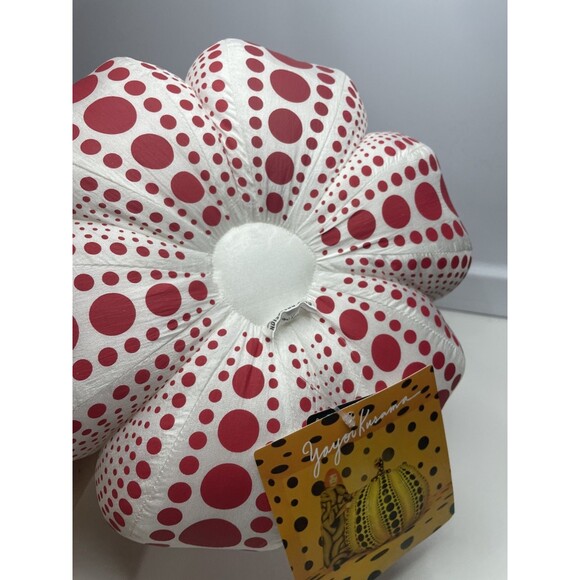 YAYOI KUSAMA 'Dots Obsession' Soft plush Pumpkin Sculpture White w/ Red - Picture 5 of 12